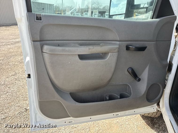 image for item EG2660 2012 Chevrolet Silverado 2500HD Ext. Cab utility bed pickup truck