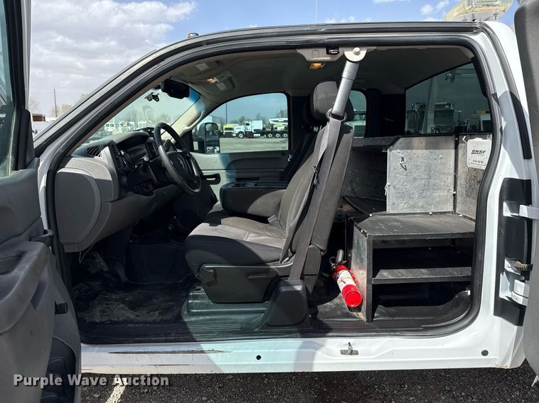 image for item EG2660 2012 Chevrolet Silverado 2500HD Ext. Cab utility bed pickup truck