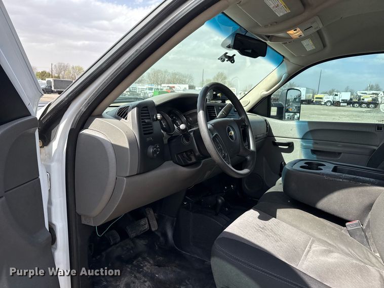 image for item EG2660 2012 Chevrolet Silverado 2500HD Ext. Cab utility bed pickup truck