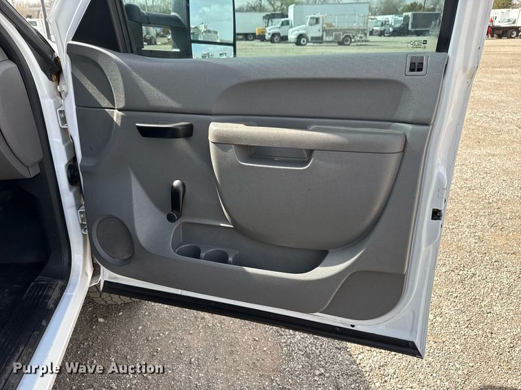 image for item EG2660 2012 Chevrolet Silverado 2500HD Ext. Cab utility bed pickup truck