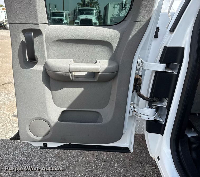 image for item EG2660 2012 Chevrolet Silverado 2500HD Ext. Cab utility bed pickup truck