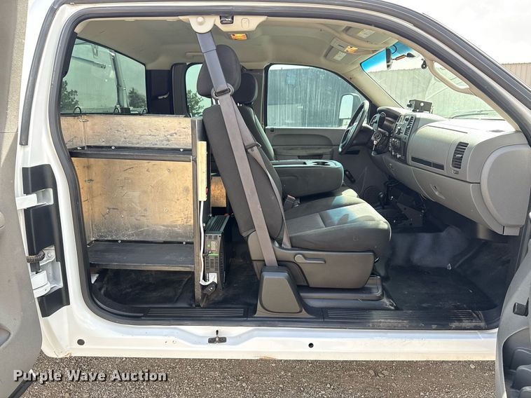 image for item EG2660 2012 Chevrolet Silverado 2500HD Ext. Cab utility bed pickup truck