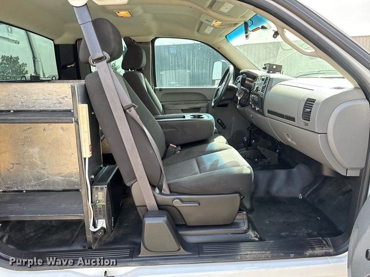 image for item EG2660 2012 Chevrolet Silverado 2500HD Ext. Cab utility bed pickup truck