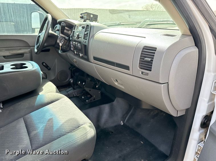 image for item EG2660 2012 Chevrolet Silverado 2500HD Ext. Cab utility bed pickup truck