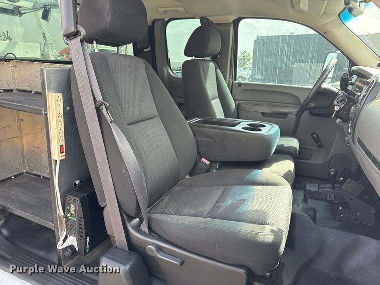 image for item EG2660 2012 Chevrolet Silverado 2500HD Ext. Cab utility bed pickup truck