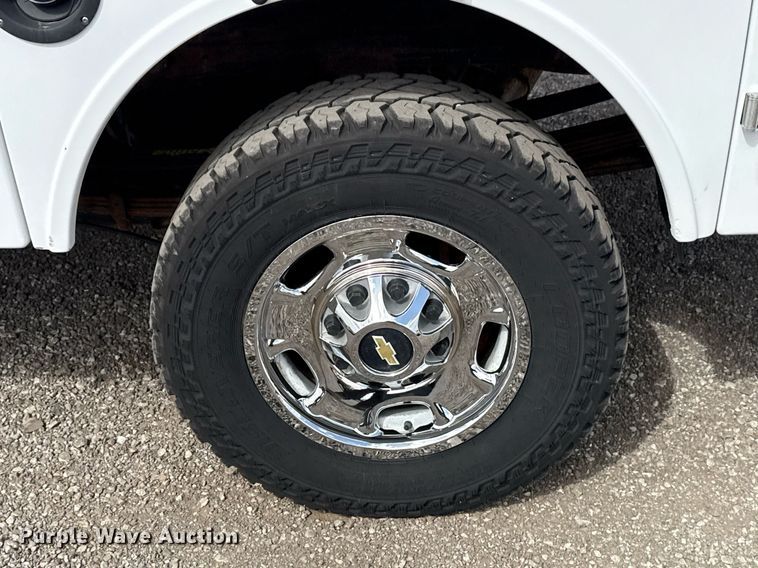 image for item EG2660 2012 Chevrolet Silverado 2500HD Ext. Cab utility bed pickup truck