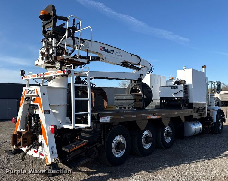 image for item EG2661 2011 Peterbilt 367 crane truck