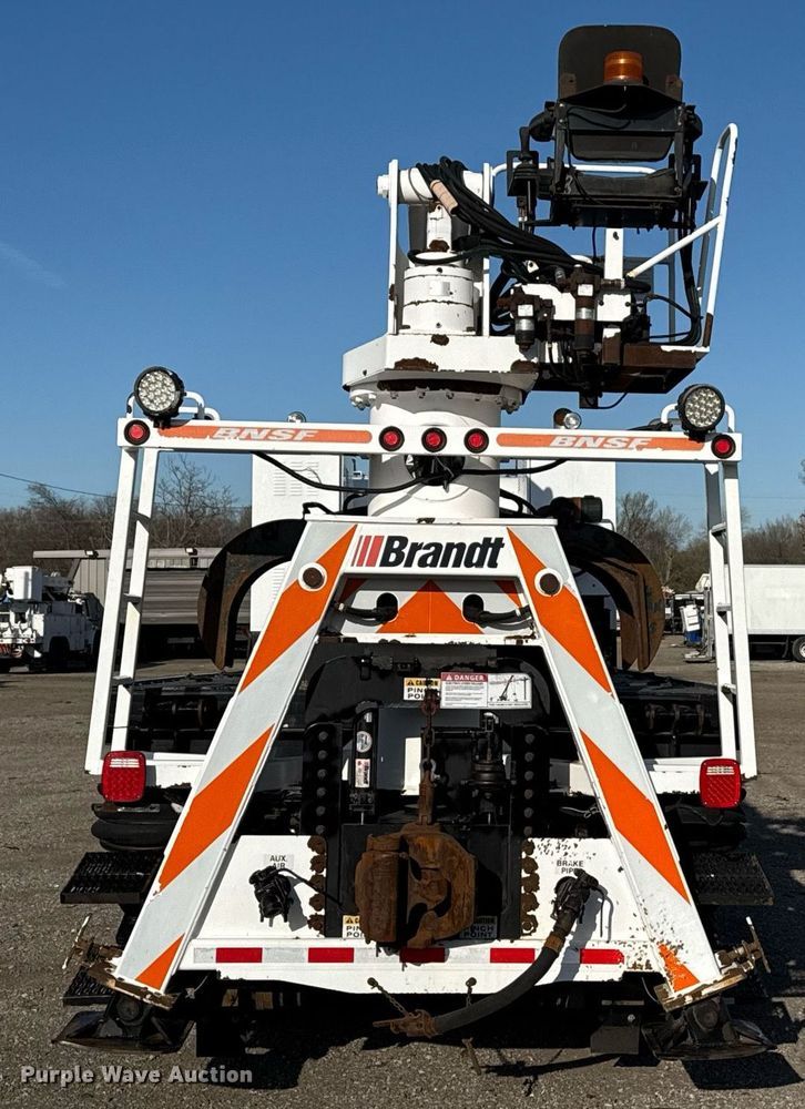 image for item EG2661 2011 Peterbilt 367 crane truck