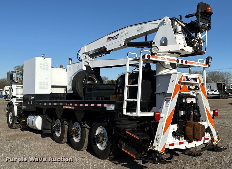 image for item EG2661 2011 Peterbilt 367 crane truck