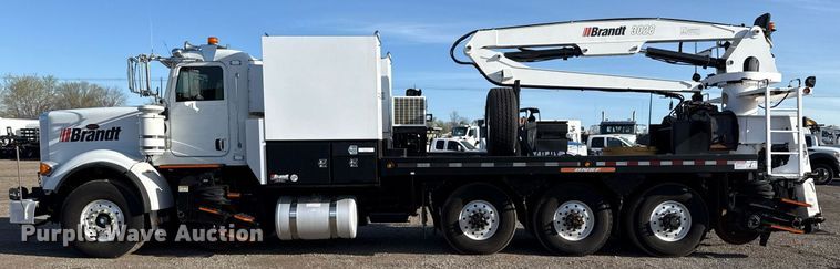image for item EG2661 2011 Peterbilt 367 crane truck