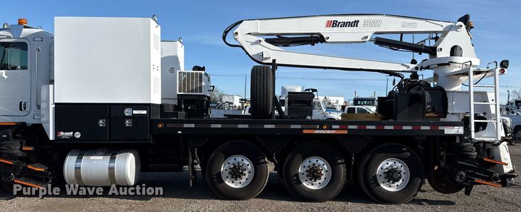 image for item EG2661 2011 Peterbilt 367 crane truck