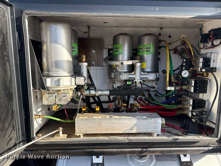 image for item EG2661 2011 Peterbilt 367 crane truck