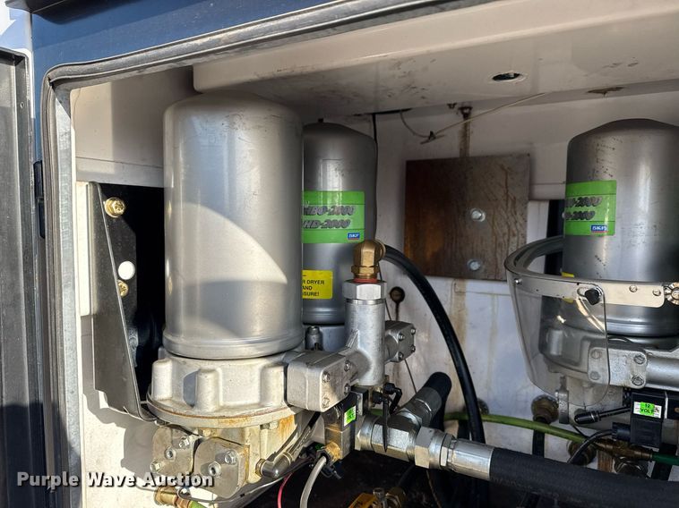 image for item EG2661 2011 Peterbilt 367 crane truck