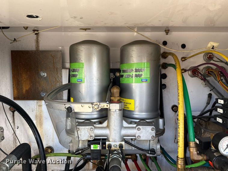 image for item EG2661 2011 Peterbilt 367 crane truck