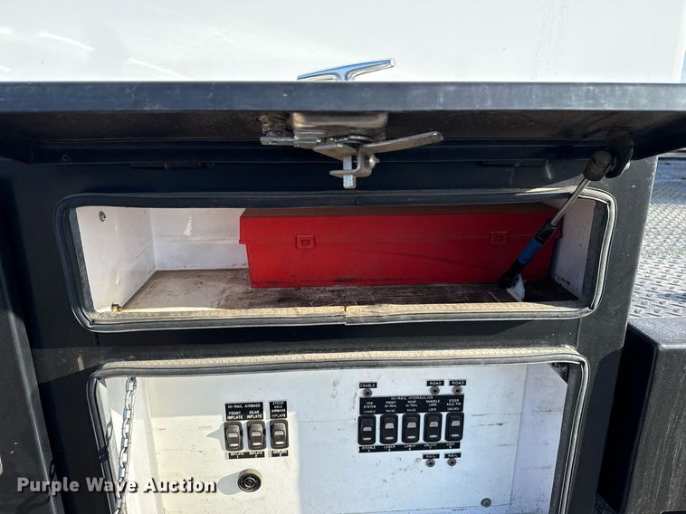 image for item EG2661 2011 Peterbilt 367 crane truck