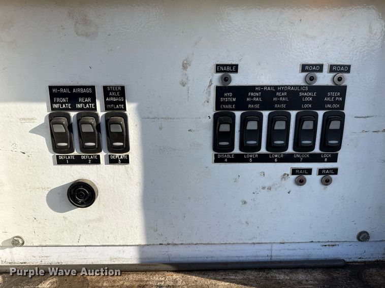 image for item EG2661 2011 Peterbilt 367 crane truck