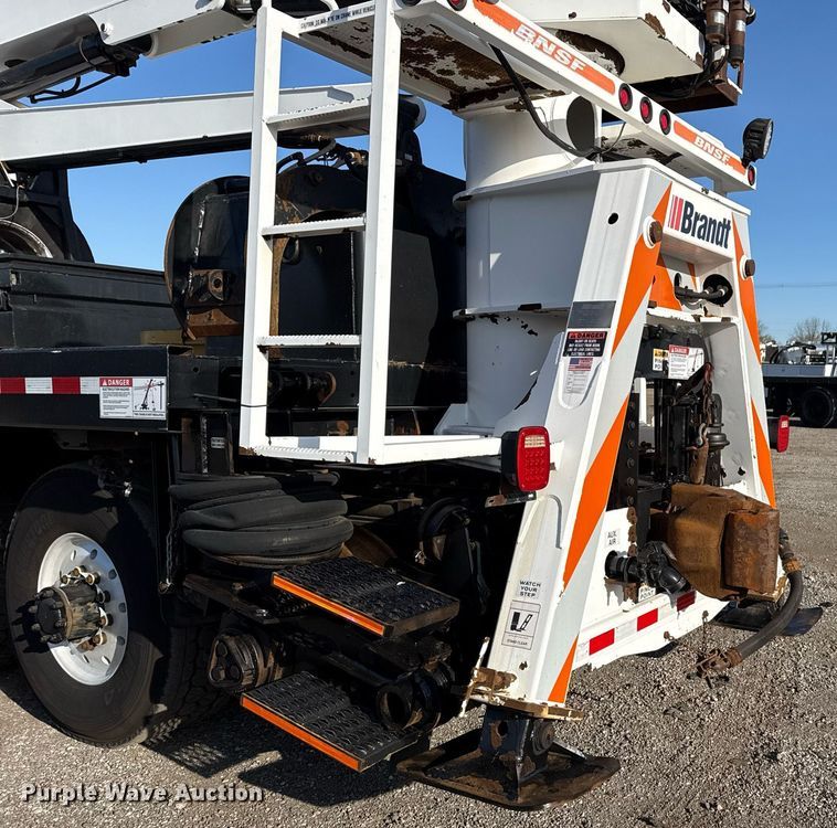 image for item EG2661 2011 Peterbilt 367 crane truck