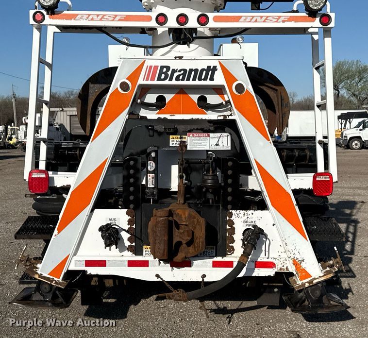 image for item EG2661 2011 Peterbilt 367 crane truck