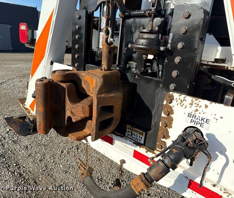 image for item EG2661 2011 Peterbilt 367 crane truck