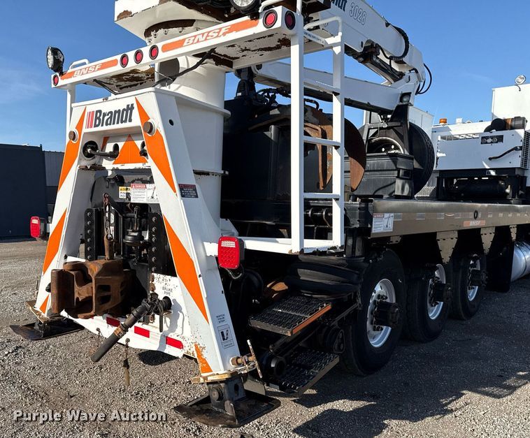 image for item EG2661 2011 Peterbilt 367 crane truck