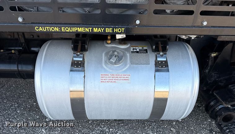 image for item EG2661 2011 Peterbilt 367 crane truck