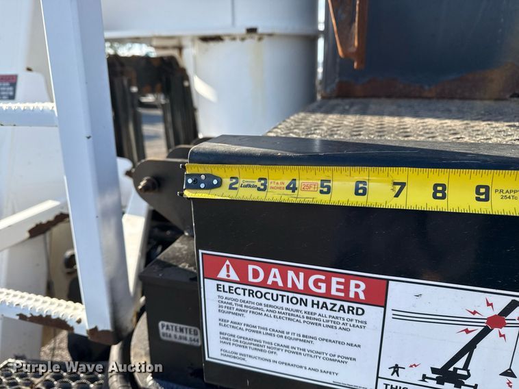 image for item EG2661 2011 Peterbilt 367 crane truck