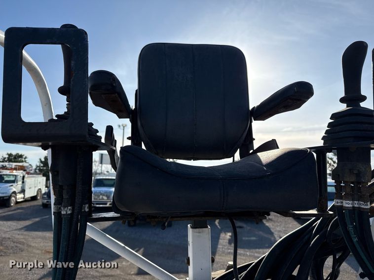 image for item EG2661 2011 Peterbilt 367 crane truck