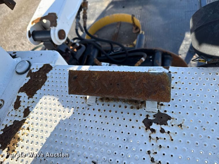 image for item EG2661 2011 Peterbilt 367 crane truck