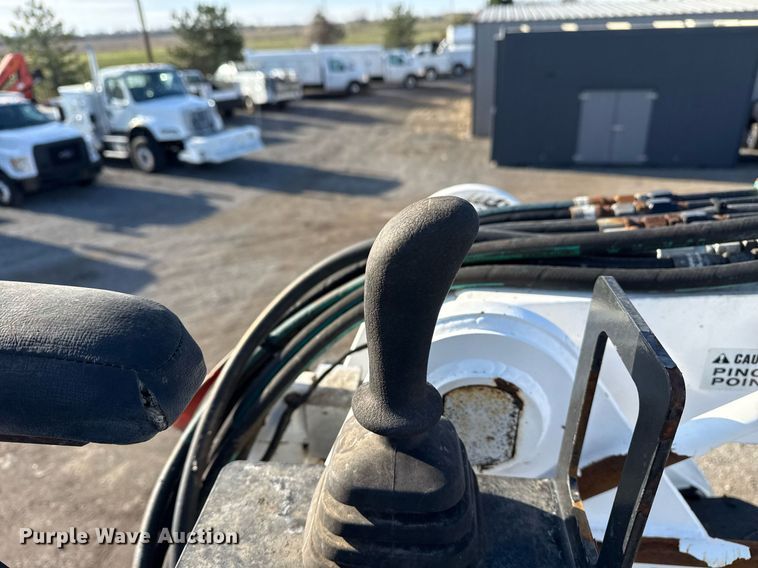 image for item EG2661 2011 Peterbilt 367 crane truck