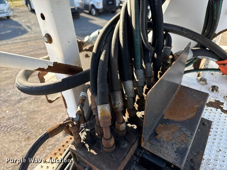 image for item EG2661 2011 Peterbilt 367 crane truck