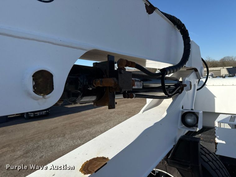 image for item EG2661 2011 Peterbilt 367 crane truck