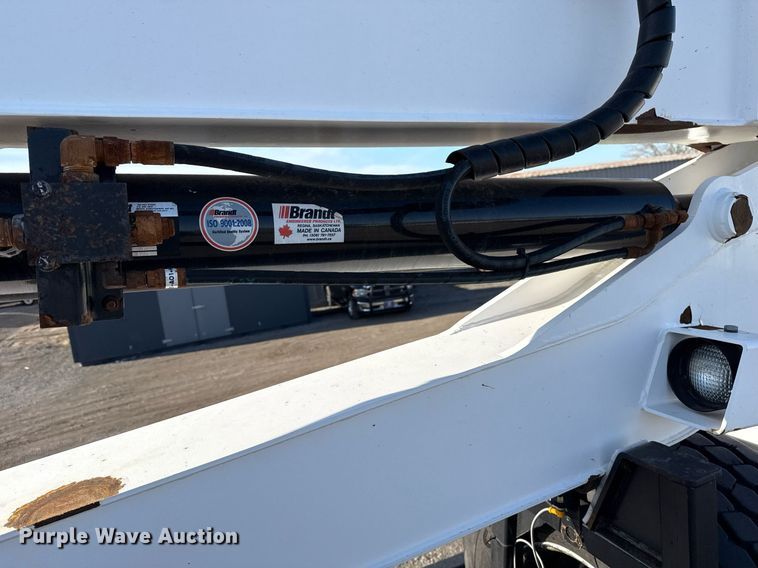 image for item EG2661 2011 Peterbilt 367 crane truck