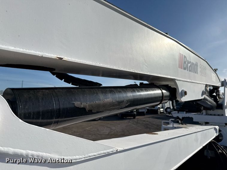 image for item EG2661 2011 Peterbilt 367 crane truck