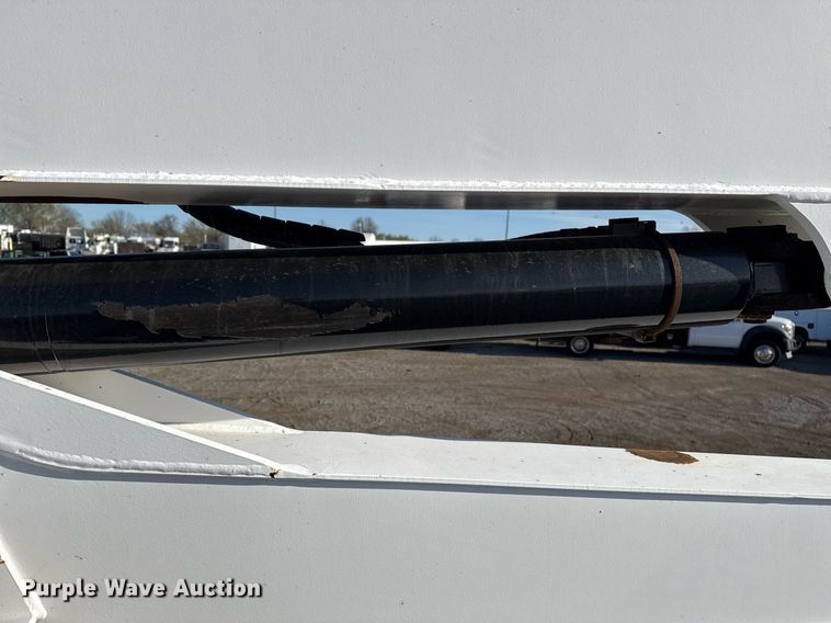 image for item EG2661 2011 Peterbilt 367 crane truck