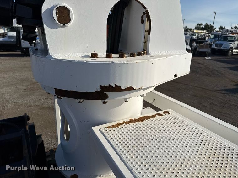 image for item EG2661 2011 Peterbilt 367 crane truck