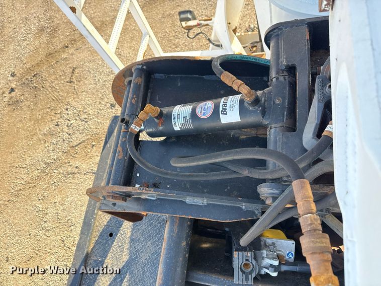 image for item EG2661 2011 Peterbilt 367 crane truck