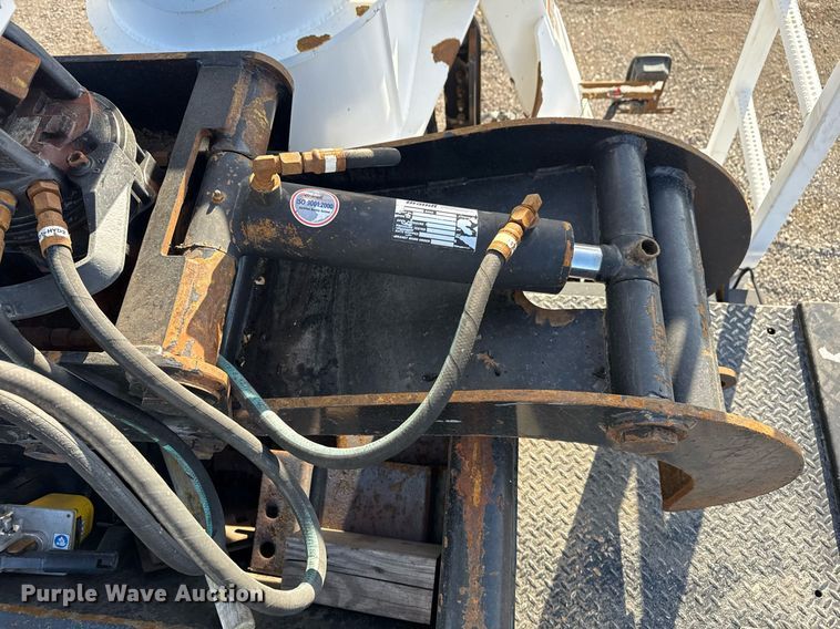 image for item EG2661 2011 Peterbilt 367 crane truck