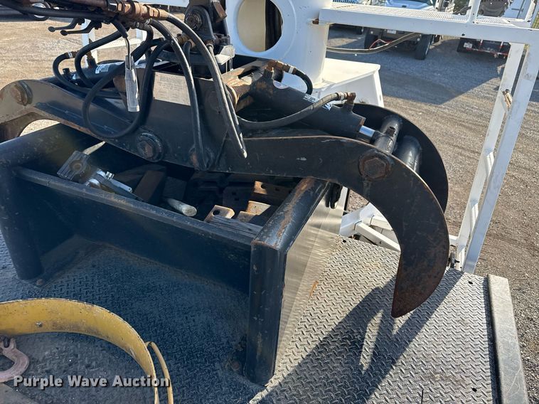 image for item EG2661 2011 Peterbilt 367 crane truck