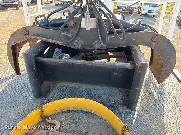 image for item EG2661 2011 Peterbilt 367 crane truck