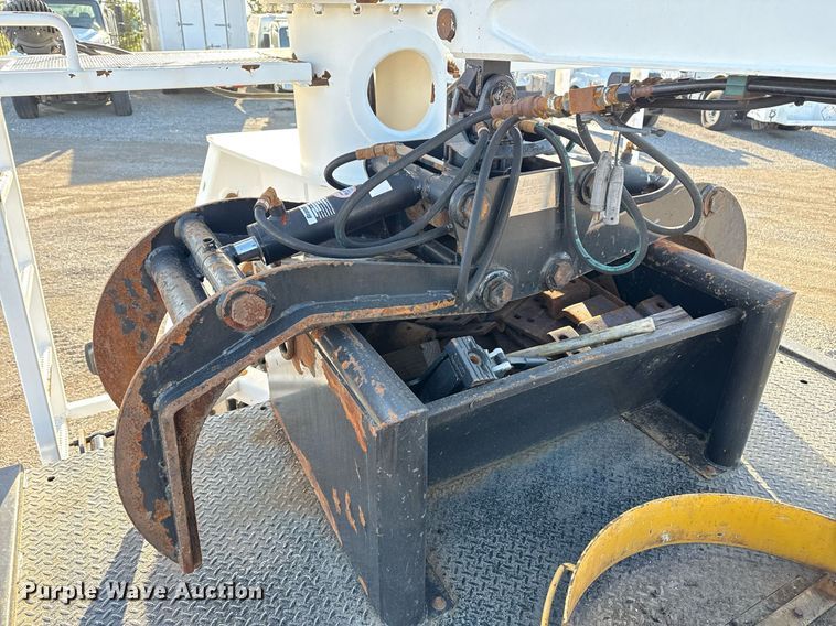 image for item EG2661 2011 Peterbilt 367 crane truck