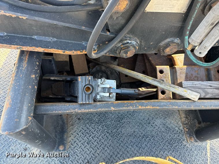 image for item EG2661 2011 Peterbilt 367 crane truck