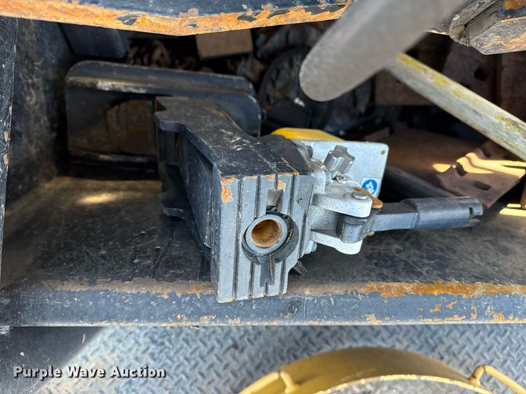 image for item EG2661 2011 Peterbilt 367 crane truck