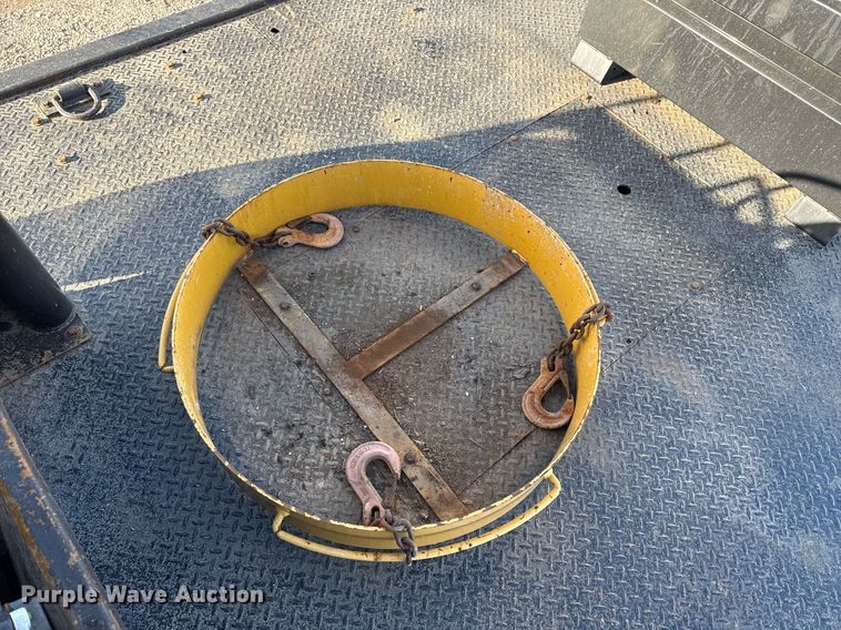 image for item EG2661 2011 Peterbilt 367 crane truck