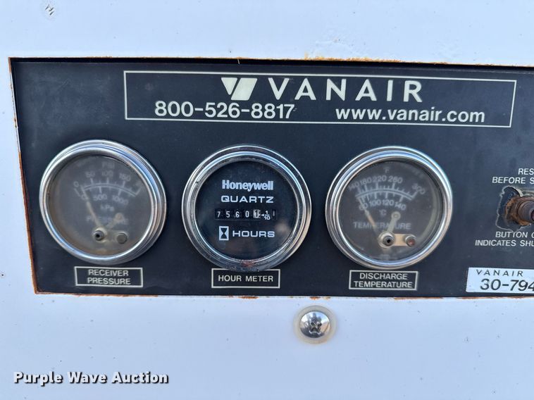 image for item EG2661 2011 Peterbilt 367 crane truck