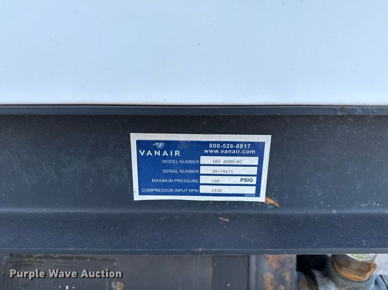 image for item EG2661 2011 Peterbilt 367 crane truck