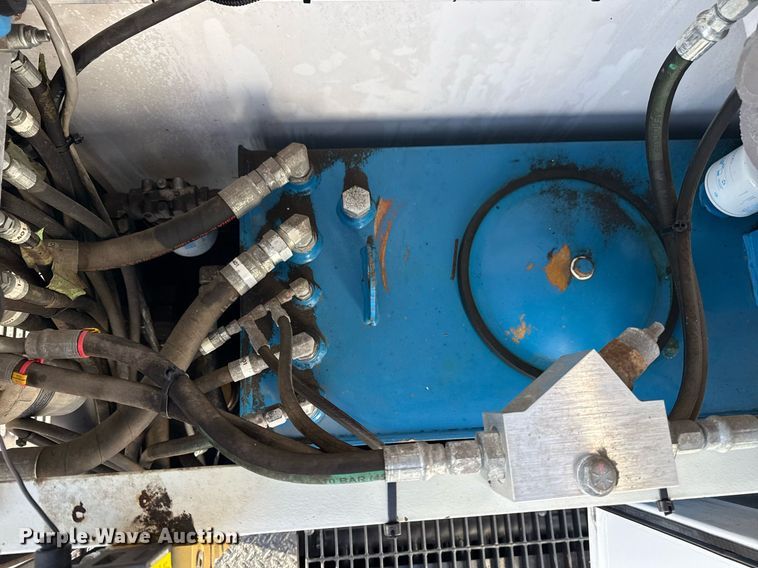 image for item EG2661 2011 Peterbilt 367 crane truck