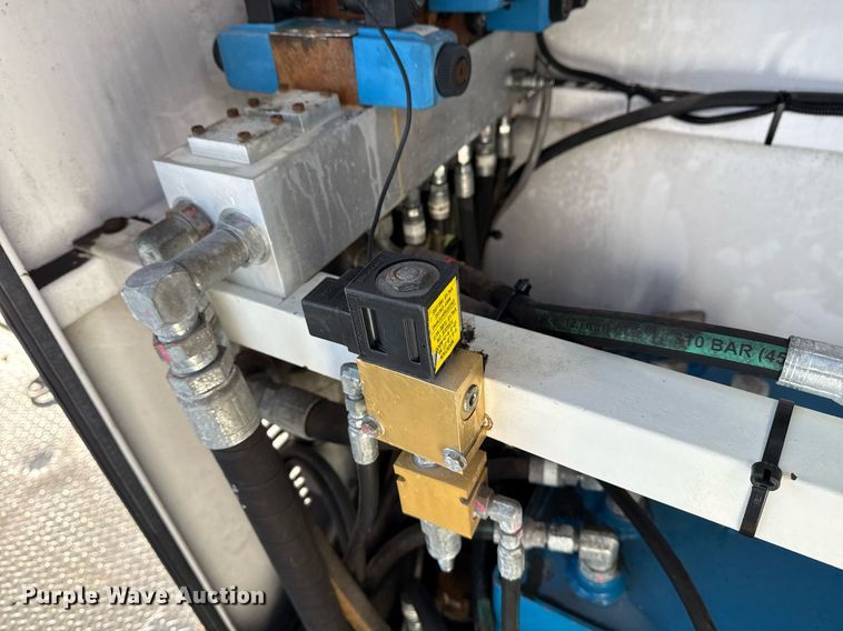 image for item EG2661 2011 Peterbilt 367 crane truck