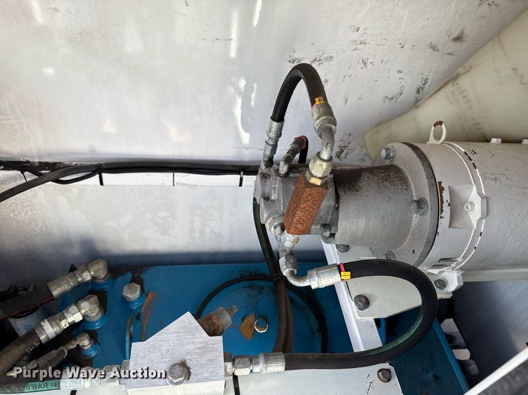 image for item EG2661 2011 Peterbilt 367 crane truck