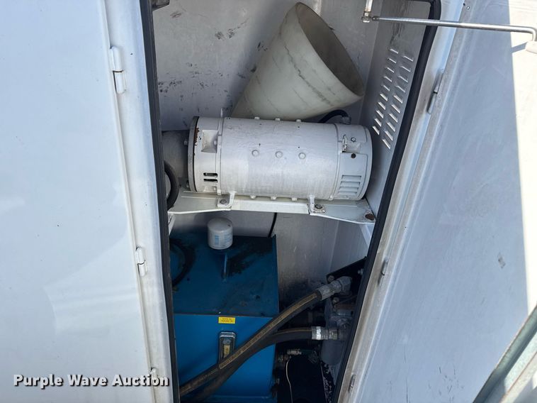 image for item EG2661 2011 Peterbilt 367 crane truck