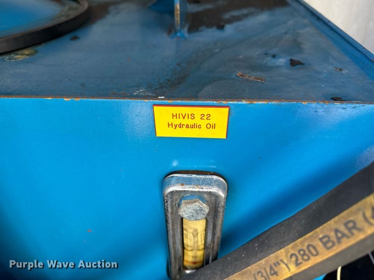 image for item EG2661 2011 Peterbilt 367 crane truck